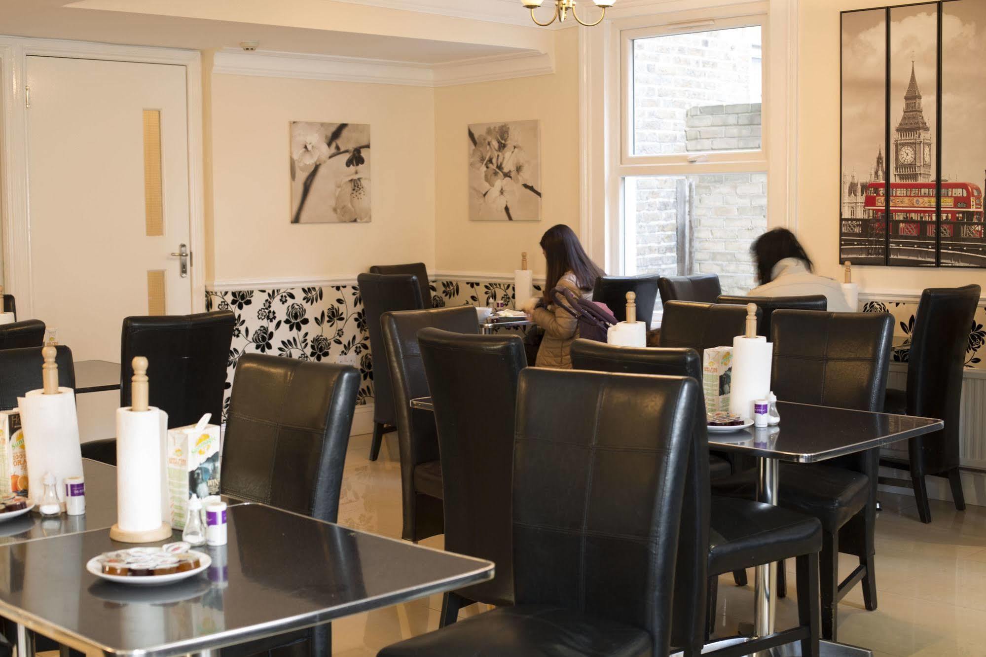 Oyo Lifestyle Golden Strand London Exterior foto