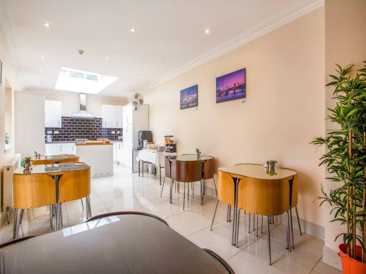 Oyo Lifestyle Golden Strand London Exterior foto