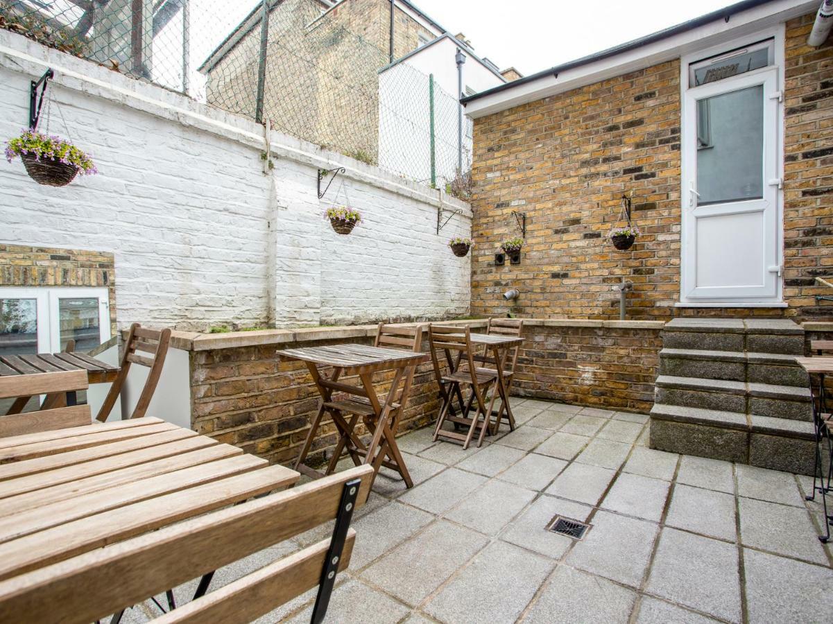 Oyo Lifestyle Golden Strand London Exterior foto