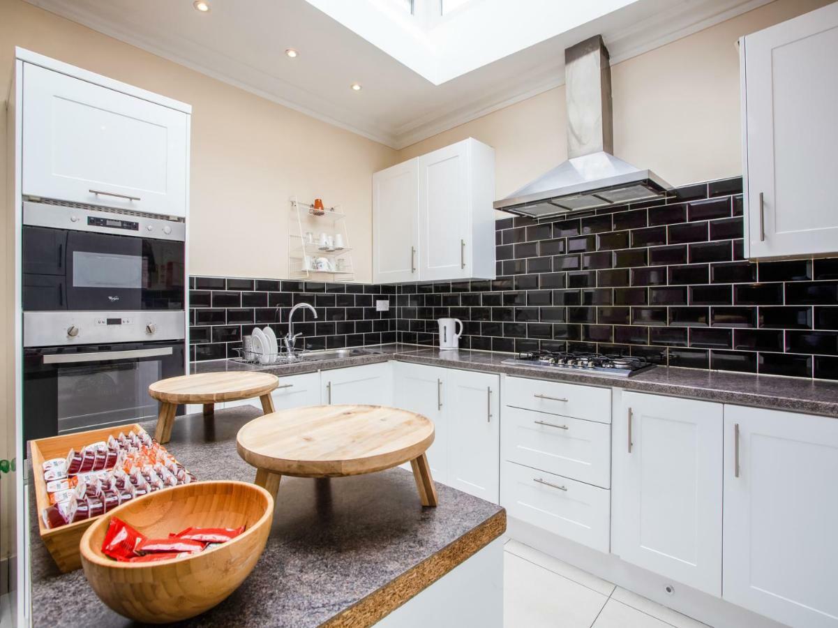 Oyo Lifestyle Golden Strand London Exterior foto
