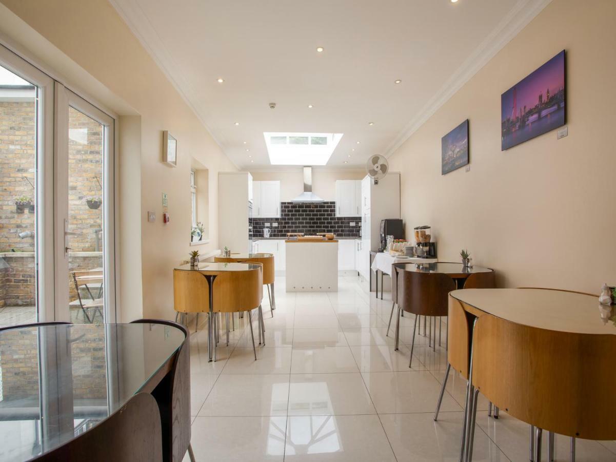 Oyo Lifestyle Golden Strand London Exterior foto