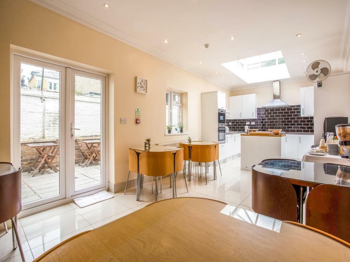 Oyo Lifestyle Golden Strand London Exterior foto