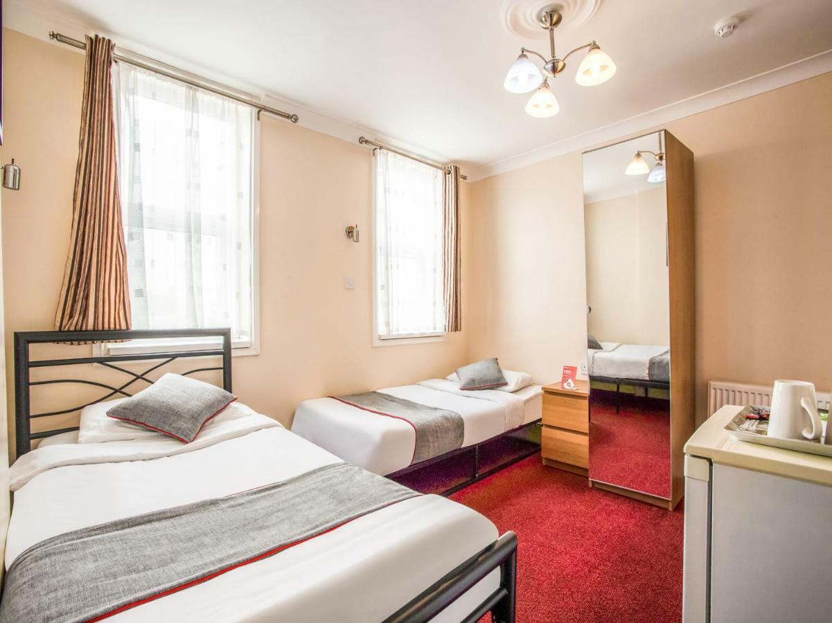 Oyo Lifestyle Golden Strand London Exterior foto