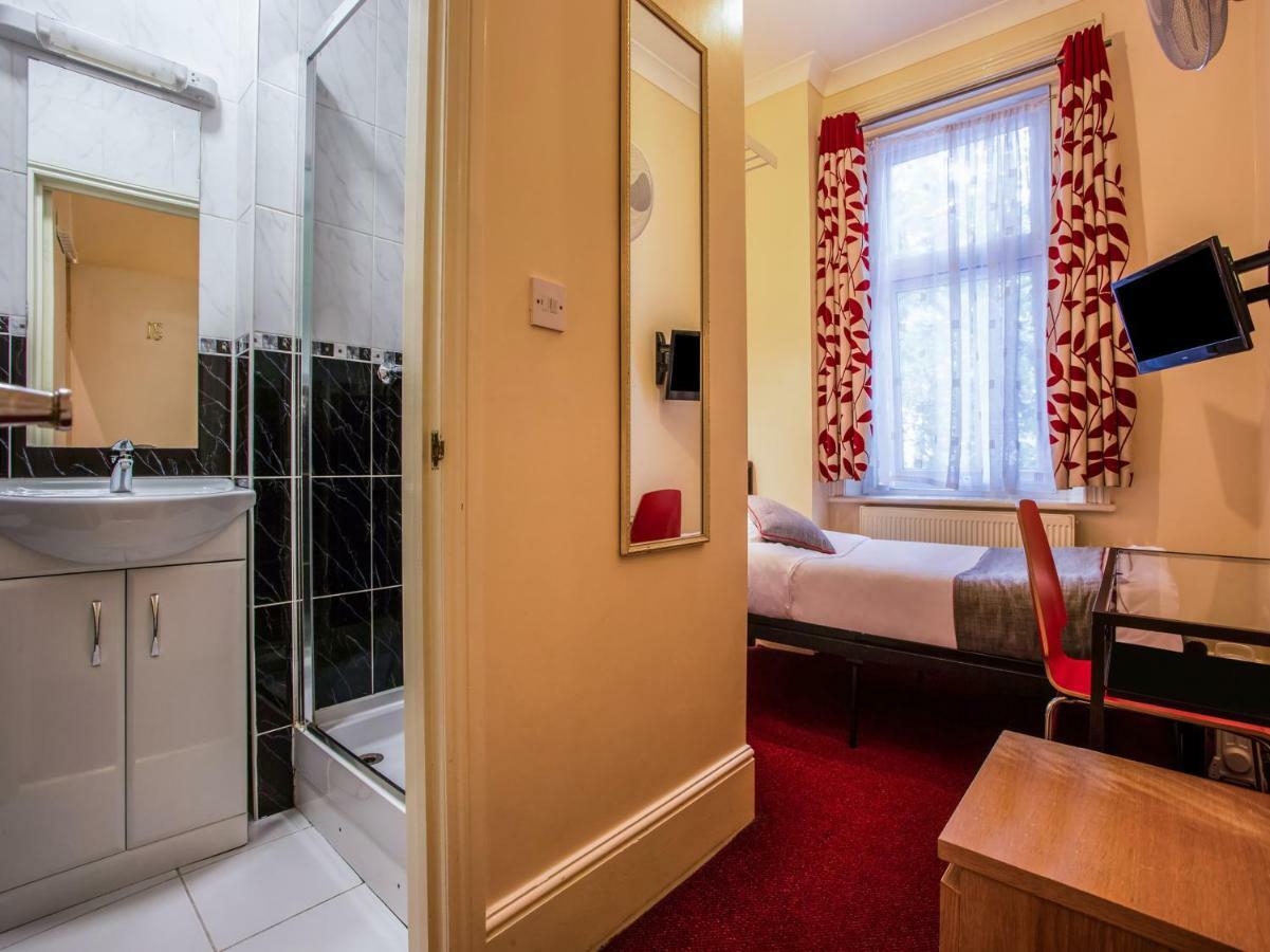 Oyo Lifestyle Golden Strand London Exterior foto