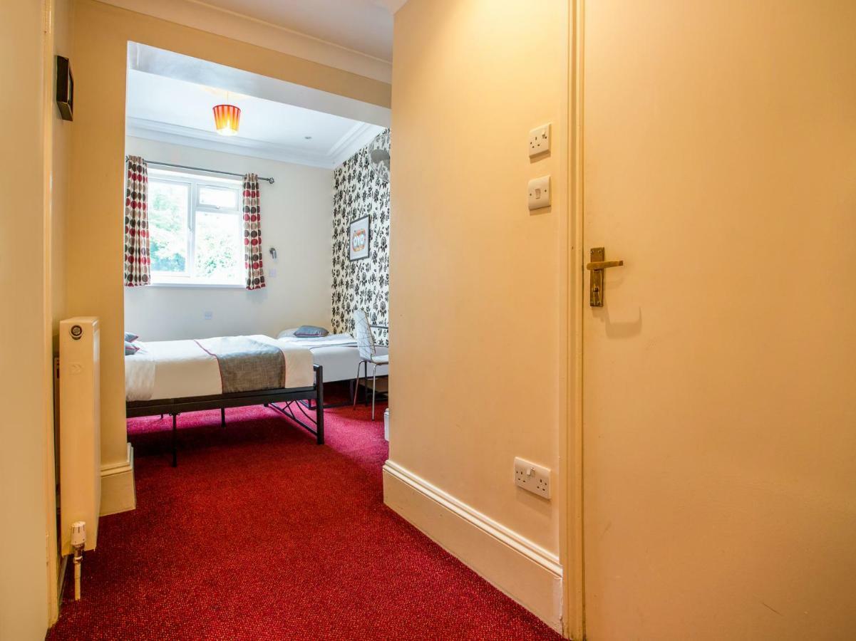 Oyo Lifestyle Golden Strand London Exterior foto